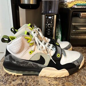 NIKE BO JAX AIR TRAINER SNEAKERS MENS.